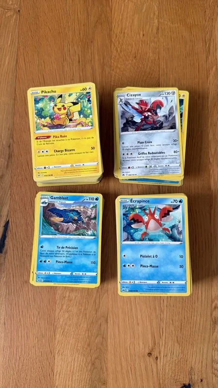 Lot 300 Cartes Pokemon Zenith Suprême - Poing de Fusion EV Poing de Fusion - Cards N Packs